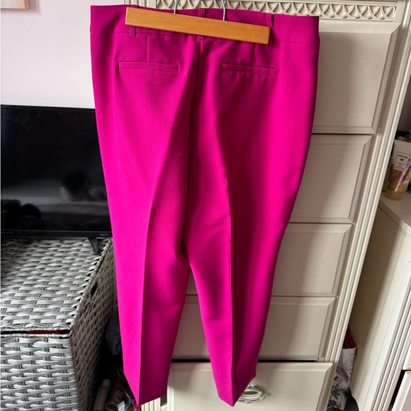 Laura fuchsia dress pant, worn once, freshly dry cleaned. Sz 10P. - Picture 3 of 5